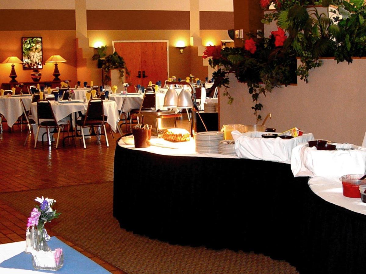 Holiday Inn Riverton-Convention Center By Ihg Exterior photo