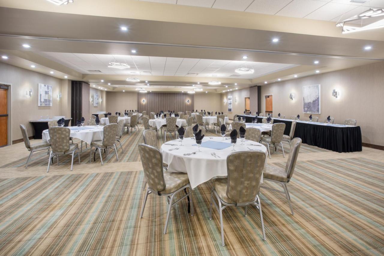 Holiday Inn Riverton-Convention Center By Ihg Exterior photo